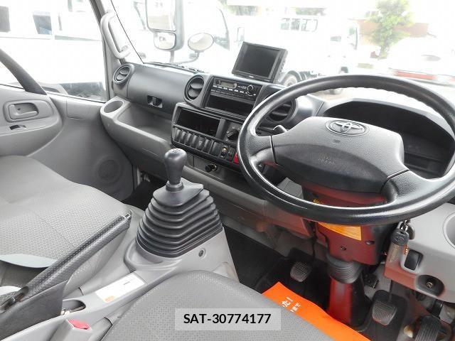 Toyota DYNA TRUCK 2013-11 8229744-11