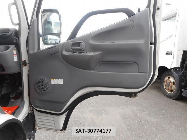 Toyota DYNA TRUCK 2013-11 8229744-13