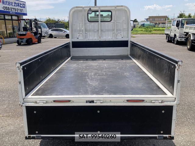Toyota DYNA TRUCK 2013-06 8245110-11