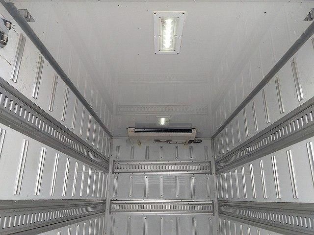 Toyota DYNA TRUCK 2015-09 8311086-6