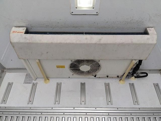 Toyota DYNA TRUCK 2015-09 8311086-8