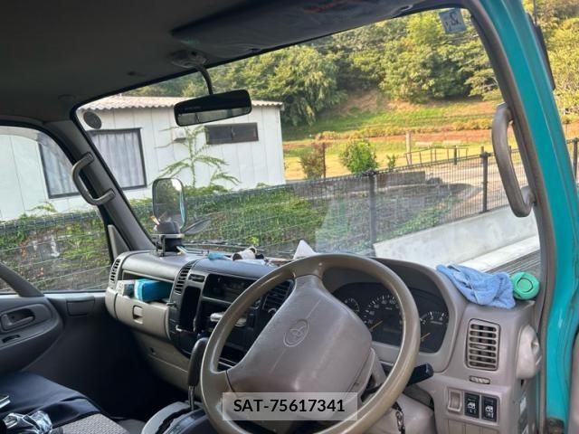 Toyota DYNA TRUCK 2004-12 8335647-14