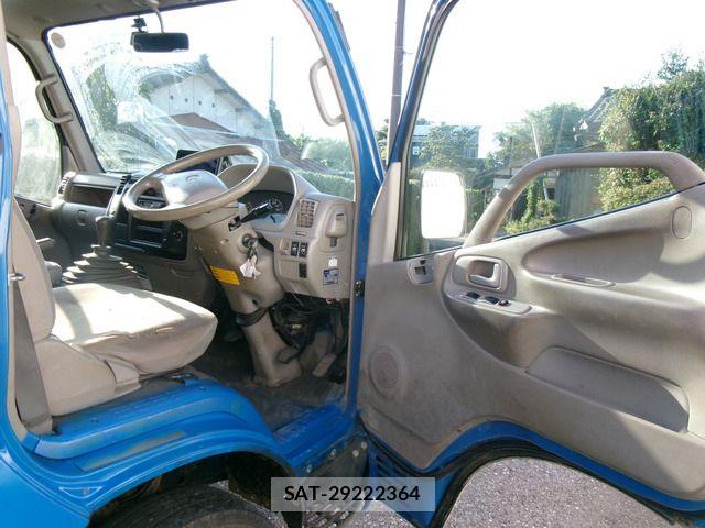 Toyota DYNA TRUCK 2013-01 8335644-17
