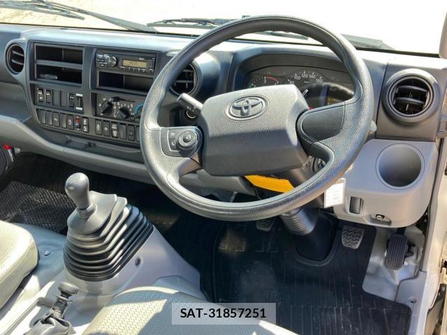 Toyota DYNA TRUCK 2022-05 8354348-22