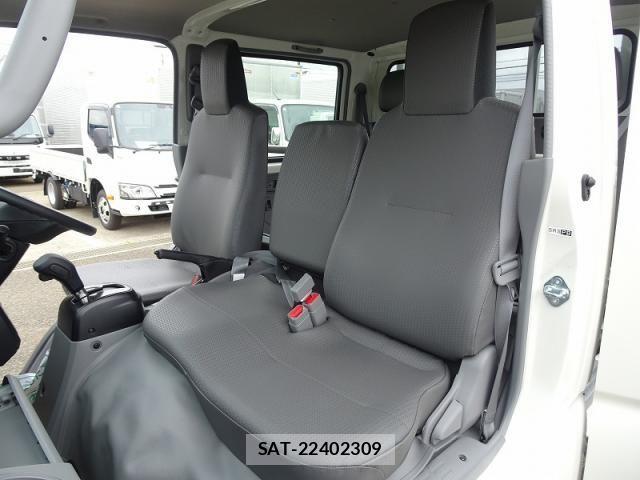 Toyota DYNA TRUCK 2026-05 8365670-11