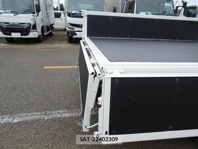 Toyota DYNA TRUCK 2026-05 8365670-6
