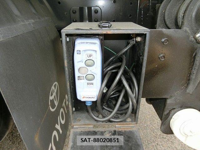 Toyota DYNA TRUCK 2005-06 8365674-24