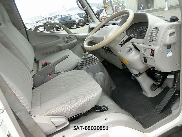 Toyota DYNA TRUCK 2005-06 8365674-2