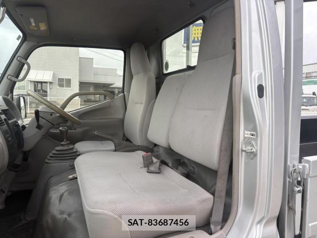 Toyota DYNA TRUCK 2015-02 8412133-6