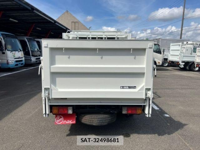 Toyota DYNA TRUCK 2005-06 8457394-3