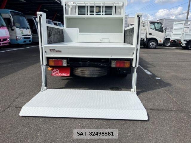 Toyota DYNA TRUCK 2005-06 8457394-8