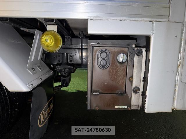 Toyota DYNA TRUCK 2018-06 8524588-9