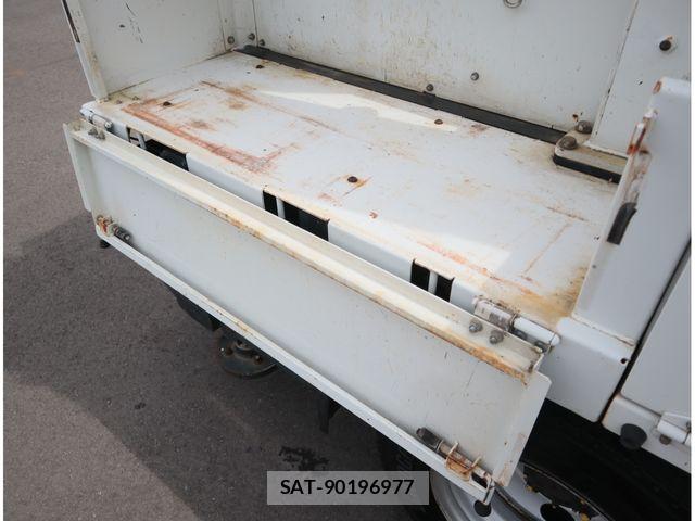 Toyota DYNA TRUCK 2013-02 8795837-5