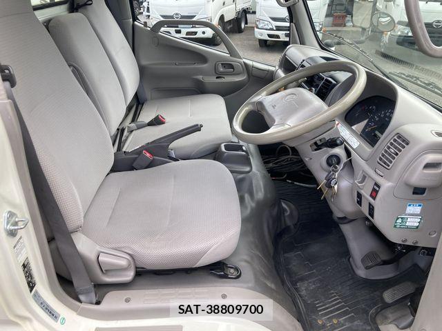 Toyota DYNA TRUCK 2011-01 8879576-2