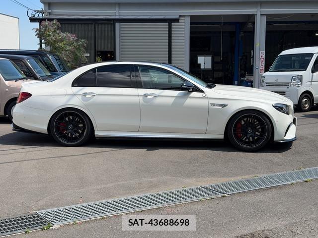 Mercedes Benz E-CLASS 2019-07 8301565-1