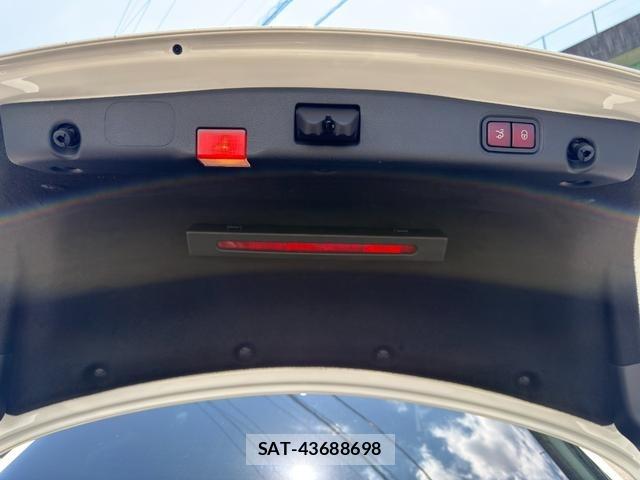 Mercedes Benz E-CLASS 2019-07 8301565-26