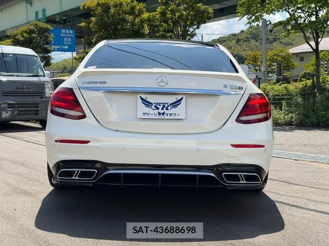 Mercedes Benz E-CLASS 2019-07 8301565-3