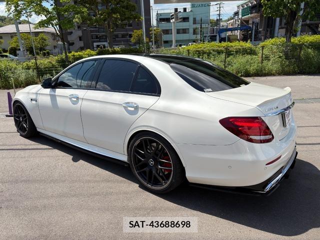 Mercedes Benz E-CLASS 2019-07 8301565-4