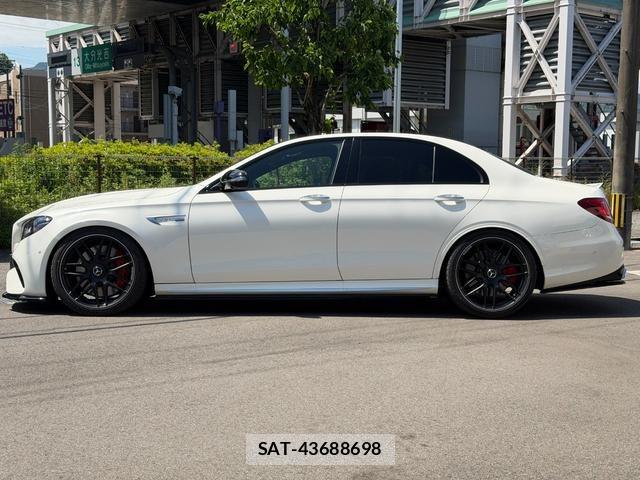 Mercedes Benz E-CLASS 2019-07 8301565-5