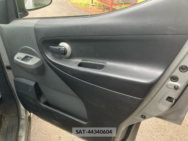 Nissan E-NV200 VAN 2015-06 7326938-15
