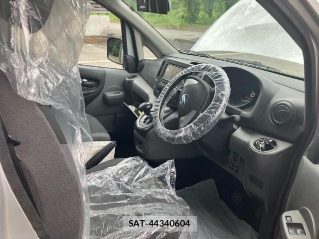 Nissan E-NV200 VAN 2015-06 7326938-16