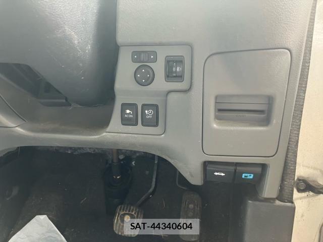 Nissan E-NV200 VAN 2015-06 7326938-19