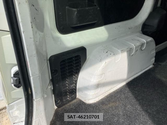 Nissan E-NV200 VAN 2015-11 8073671-19