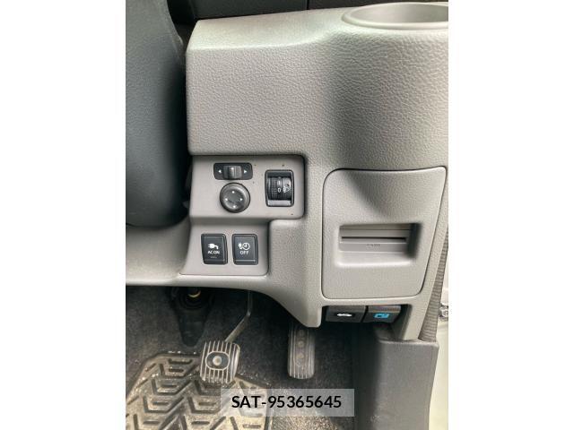 Nissan E-NV200 VAN 2015-12 8883587-18
