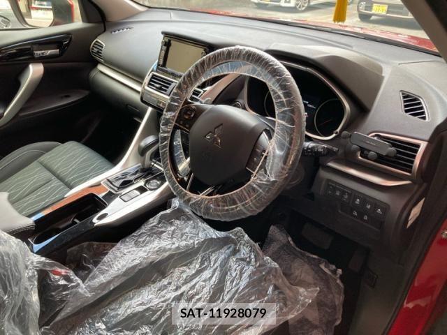 Mitsubishi ECLIPSE CROSS 2018-04 8207360-9