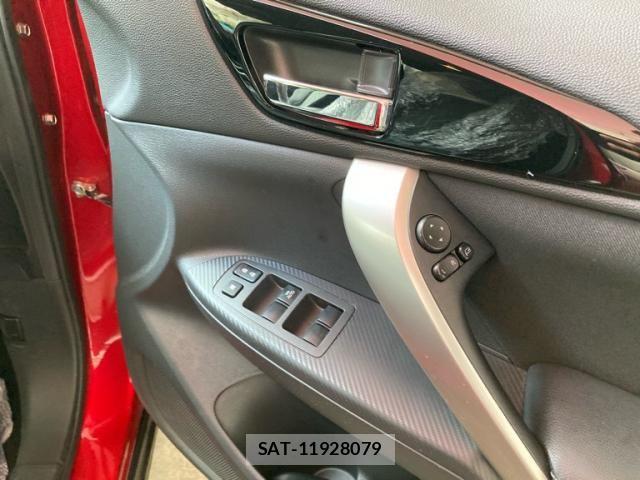 Mitsubishi ECLIPSE CROSS 2018-04 8207360-14