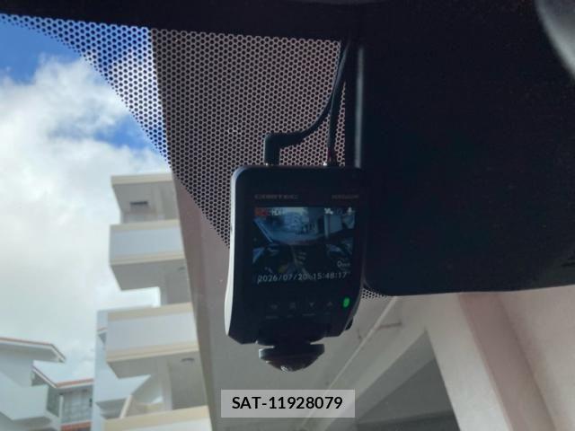 Mitsubishi ECLIPSE CROSS 2018-04 8207360-24
