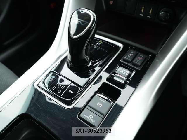 Mitsubishi ECLIPSE CROSS 2022-06 8207361-13