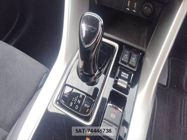 Mitsubishi ECLIPSE CROSS 2021-07 8828832-29