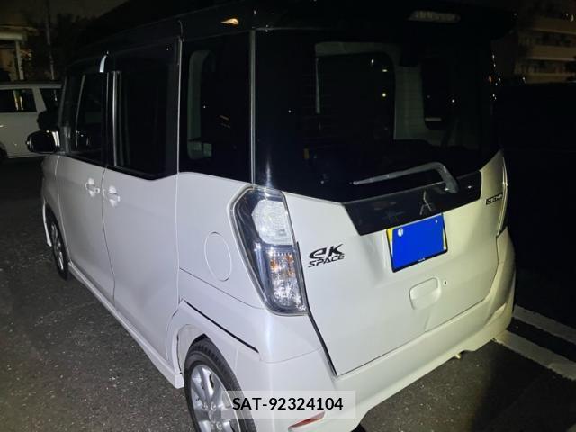 Mitsubishi EK SPACE 2015-08 8207370-3
