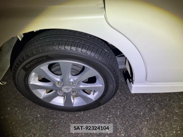 Mitsubishi EK SPACE 2015-08 8207370-5