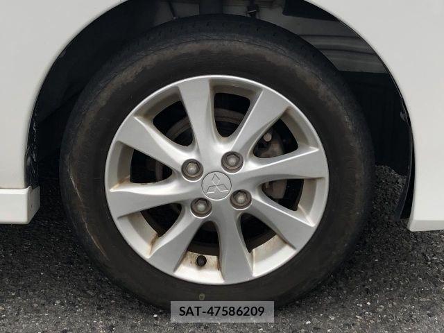 Mitsubishi EK SPACE 2014-04 8207369-4
