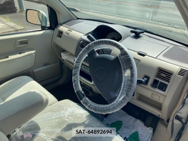 Mitsubishi EK WAGON 2005-04 6904617-9