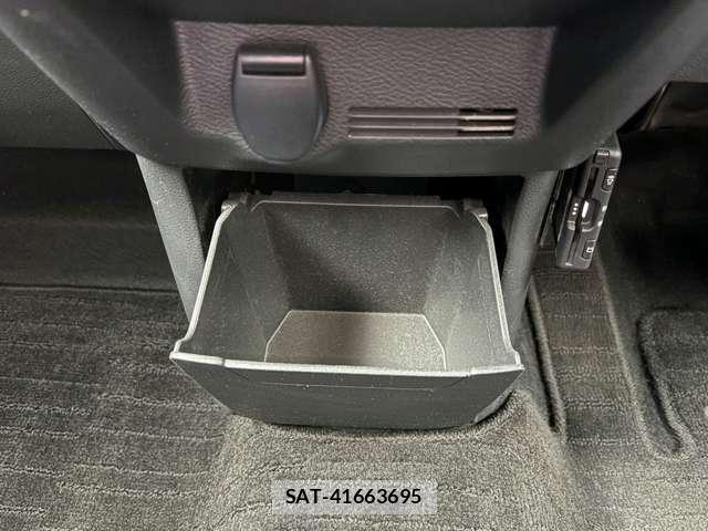 Mitsubishi EK X 2021-04 7217919-24
