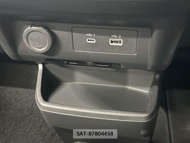 Mitsubishi EK X 2023-11 7217915-14