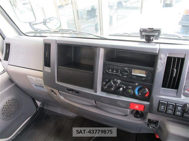 Isuzu ELF TRUCK 2018-05 1204062-10