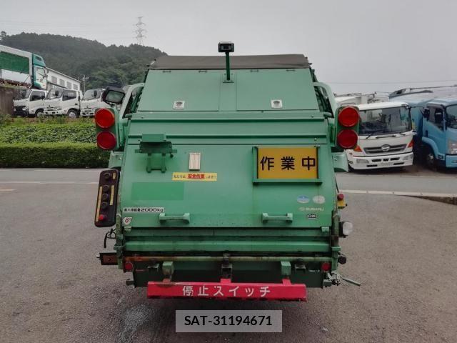 Isuzu ELF TRUCK 2013-02 1220600-5