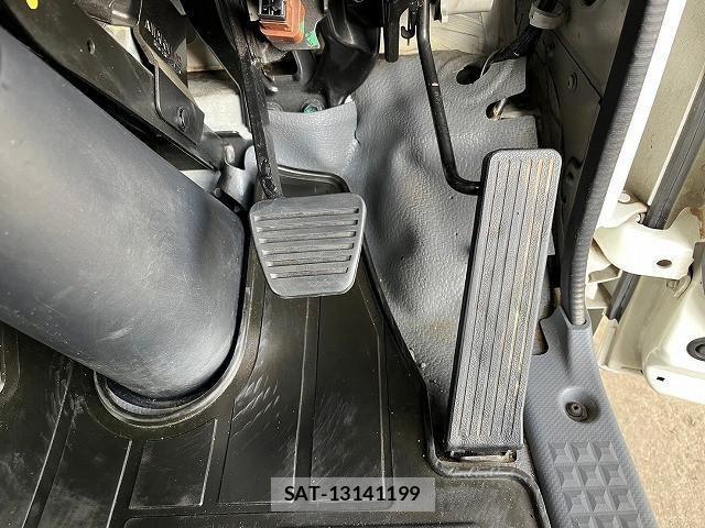 Isuzu ELF TRUCK 2012-08 1227868-24