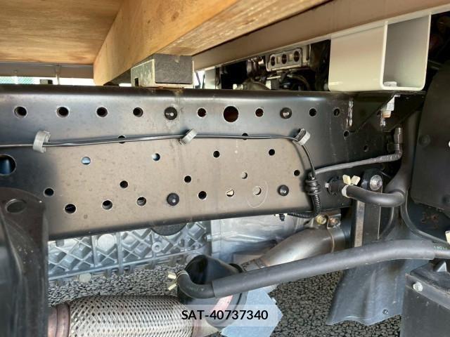 Isuzu ELF TRUCK 2017-04 1227903-17
