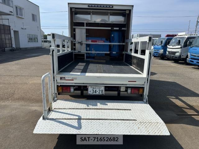 Isuzu ELF TRUCK 2017-03 1235852-13