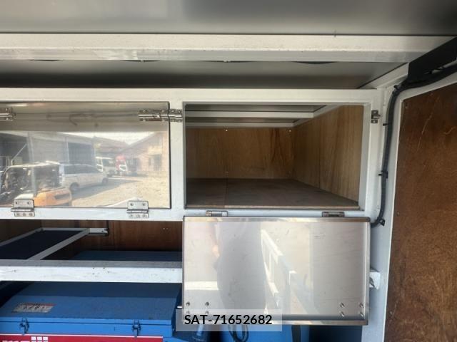 Isuzu ELF TRUCK 2017-03 1235852-18