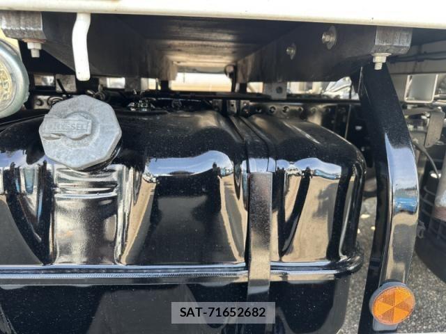 Isuzu ELF TRUCK 2017-03 1235852-23