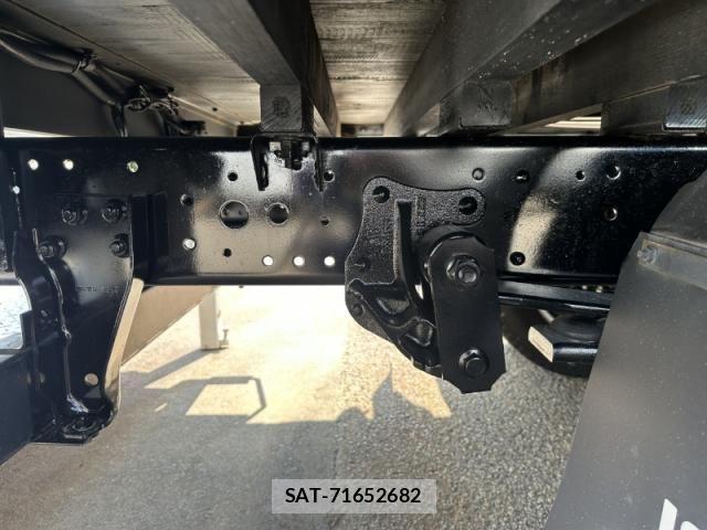 Isuzu ELF TRUCK 2017-03 1235852-25