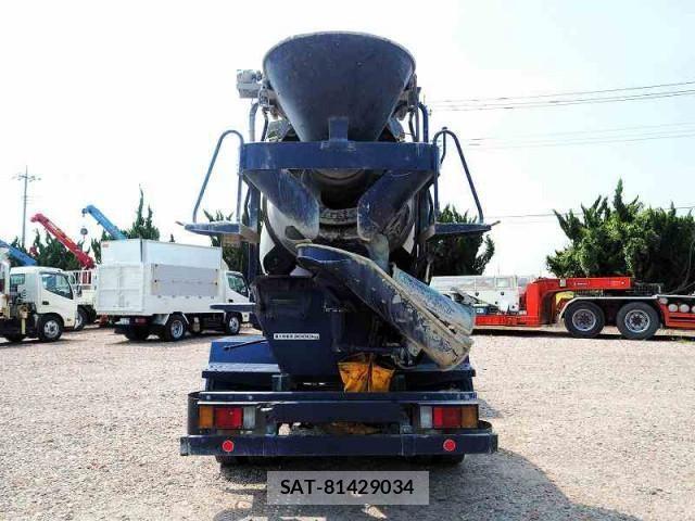 Isuzu ELF TRUCK 2018-03 1256588-3