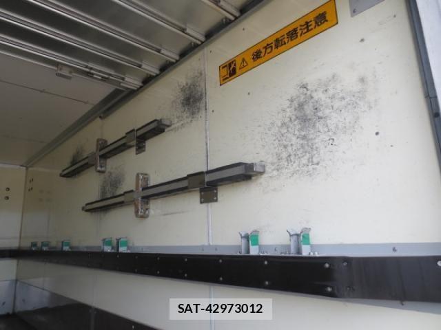 Isuzu ELF TRUCK 2017-02 1037933-12