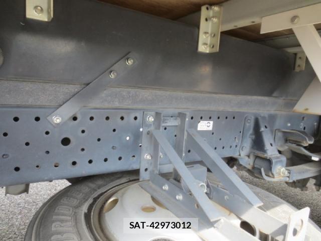 Isuzu ELF TRUCK 2017-02 1037933-13